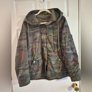American Eagle LOVE camo jacket XL embroidered hooded zip up